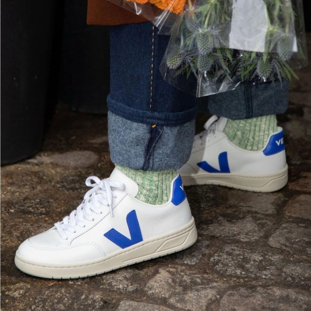 Women’s Veja V-12 Sneakers Size 37